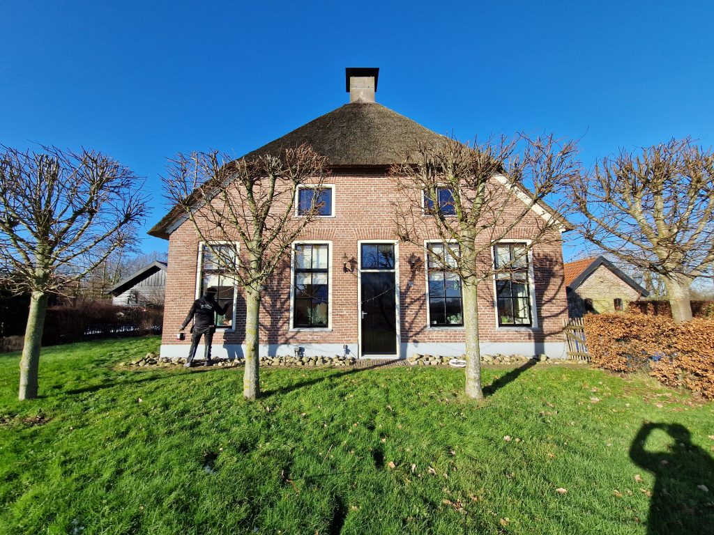 Buitenschilder. Schilderwerk buiten.