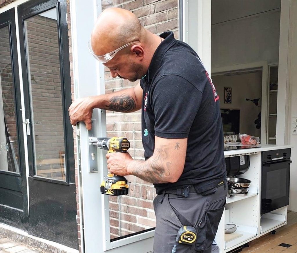 Slotenservice. Deuren en kozijnen. Slotenmaker