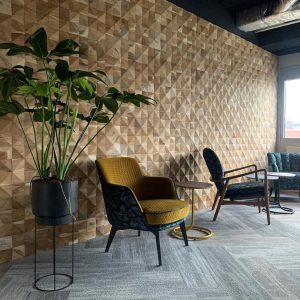 Exclusieve houten wandafwerking.