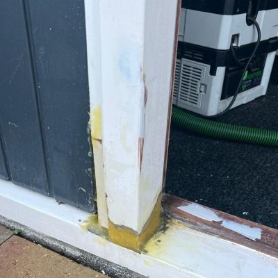 Schilder Capelle aan den Ijssel. Houtrotreparatie.